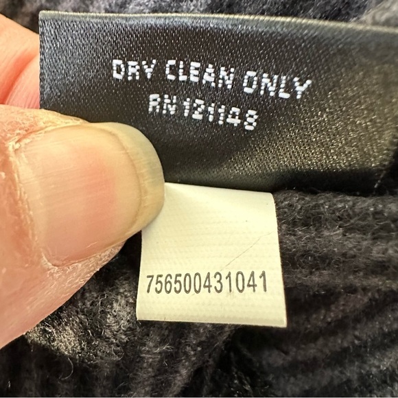 Van Heusen Men's Gray Black 100% Viscose Lightweight Scarf - Picture 3 of 4